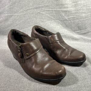 Clarks Boots Womens 8M Ankle Booties Brown Leather Zipper Heels Casual Round Toe